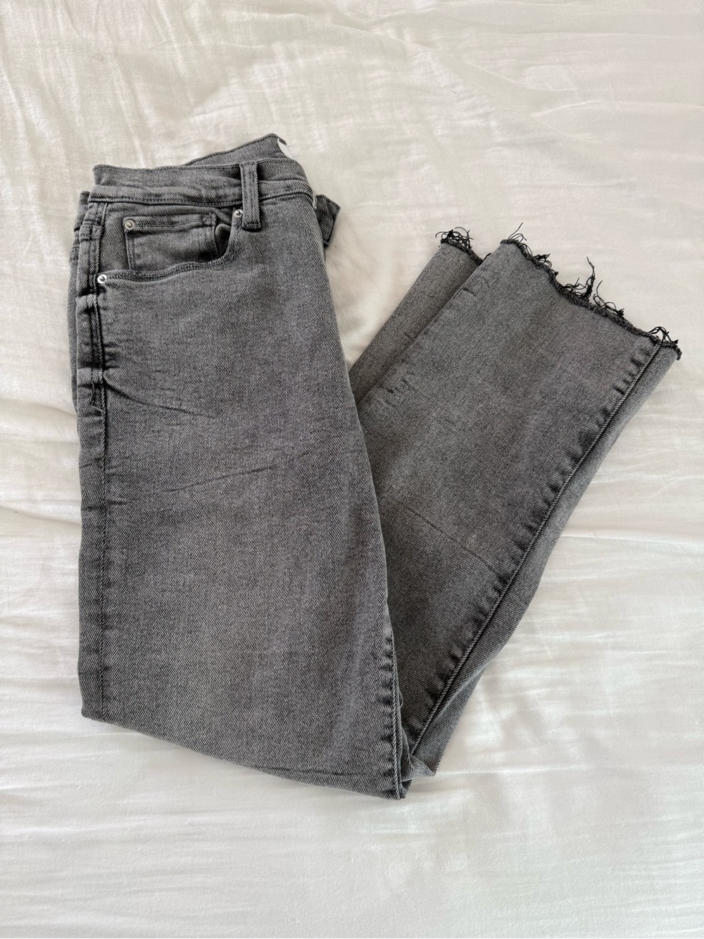 Kensie Women's High-Rise Straight Leg Jeans in Gray with Frayed Hem